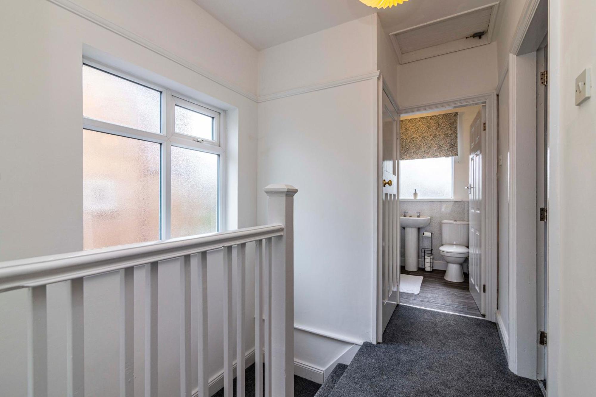 Lovely 4Bdr Home- Off Street Parking Sleeps 7 诺丁汉 外观 照片