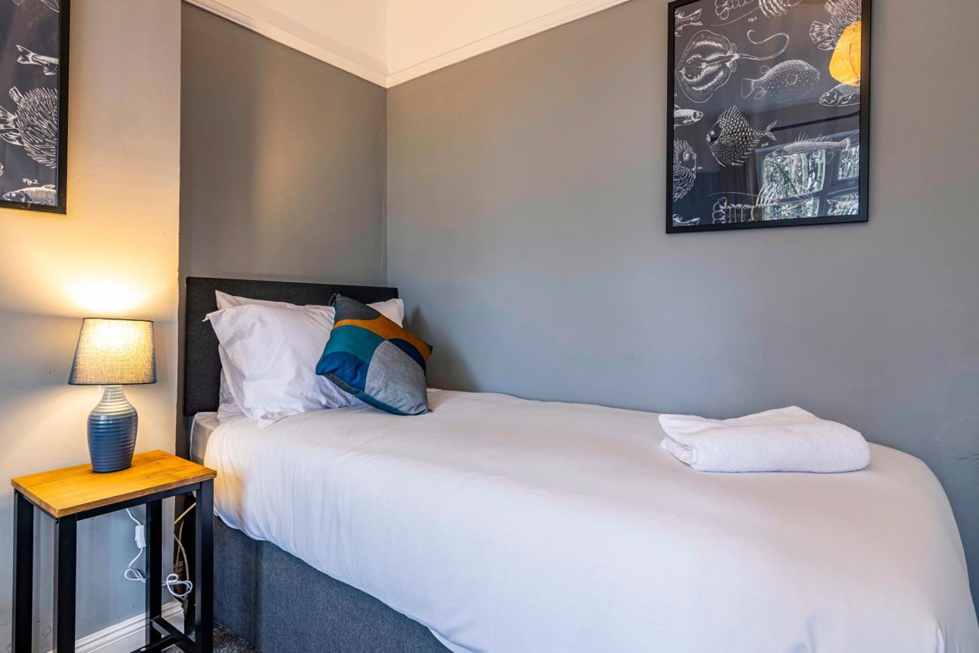 Lovely 4Bdr Home- Off Street Parking Sleeps 7 诺丁汉 外观 照片