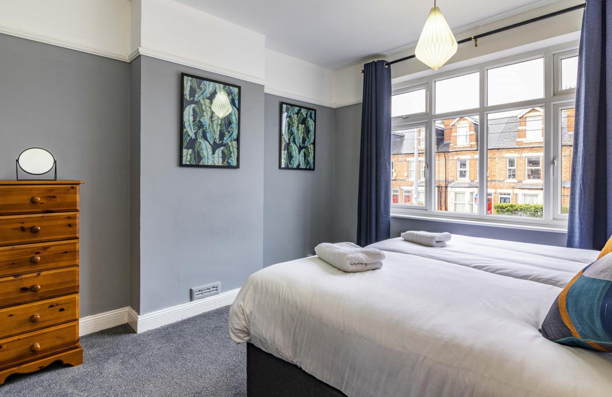 Lovely 4Bdr Home- Off Street Parking Sleeps 7 诺丁汉 外观 照片