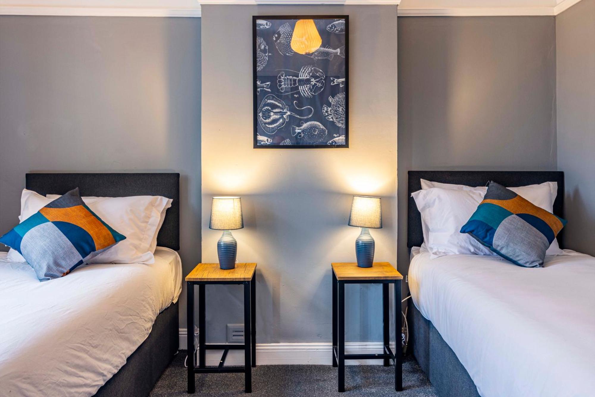 Lovely 4Bdr Home- Off Street Parking Sleeps 7 诺丁汉 外观 照片