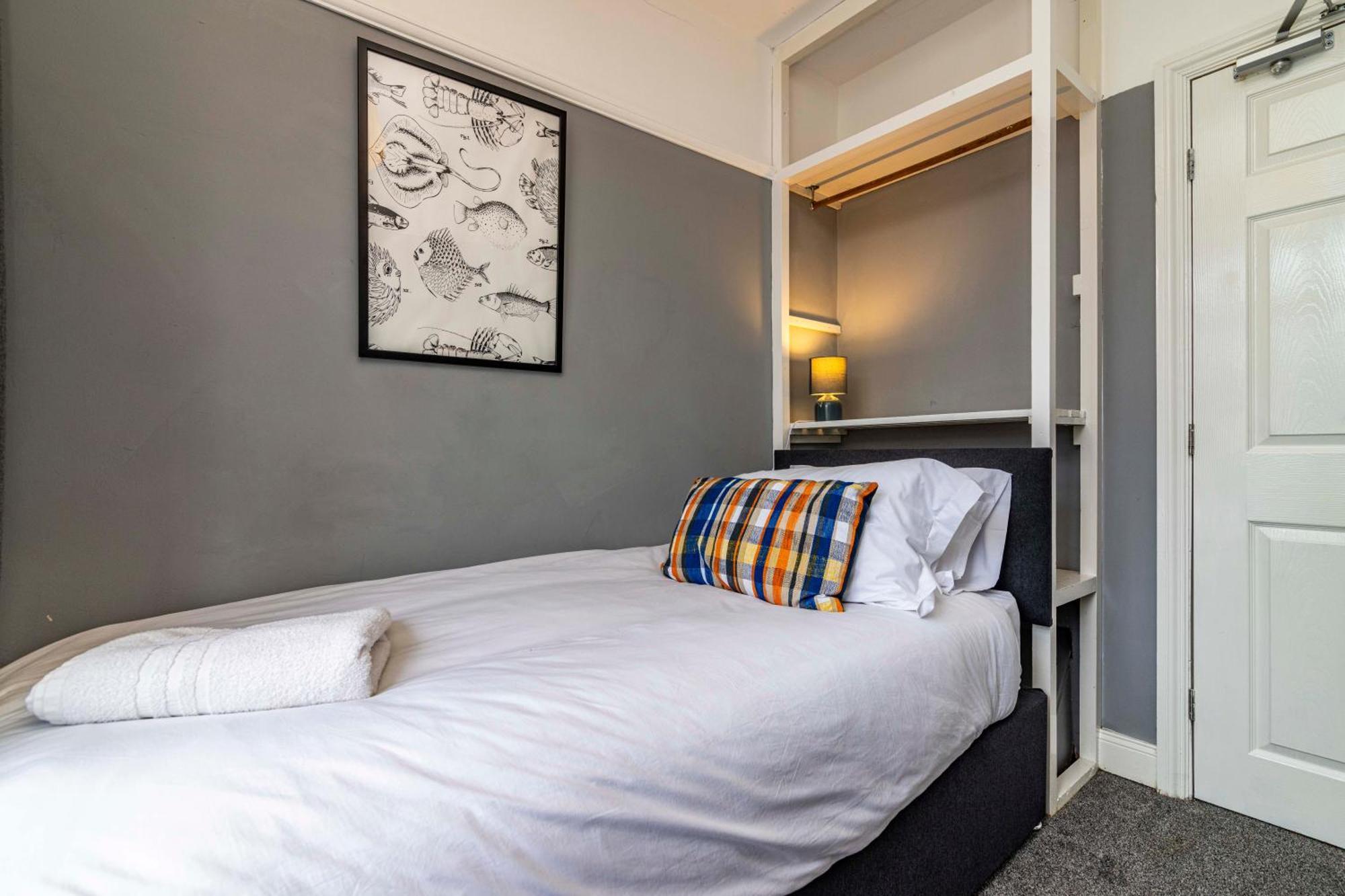Lovely 4Bdr Home- Off Street Parking Sleeps 7 诺丁汉 外观 照片