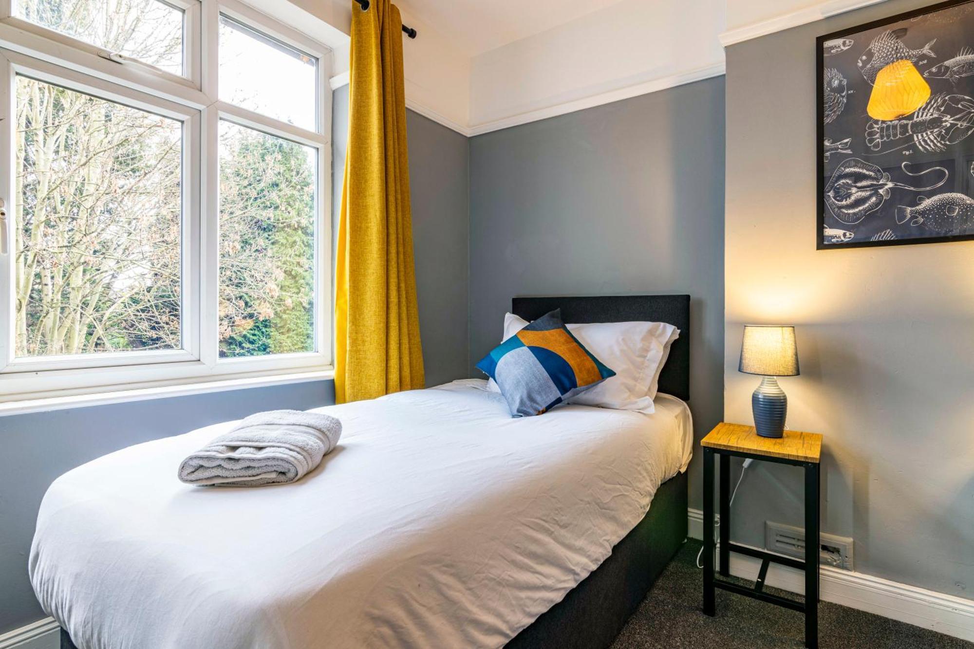 Lovely 4Bdr Home- Off Street Parking Sleeps 7 诺丁汉 外观 照片