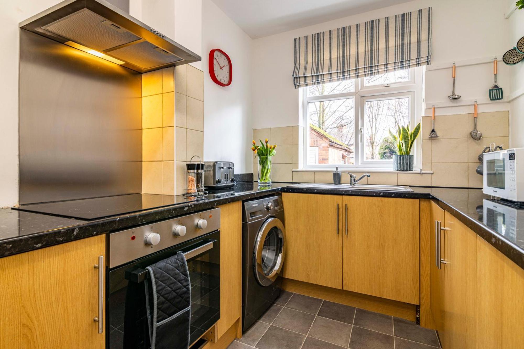 Lovely 4Bdr Home- Off Street Parking Sleeps 7 诺丁汉 外观 照片