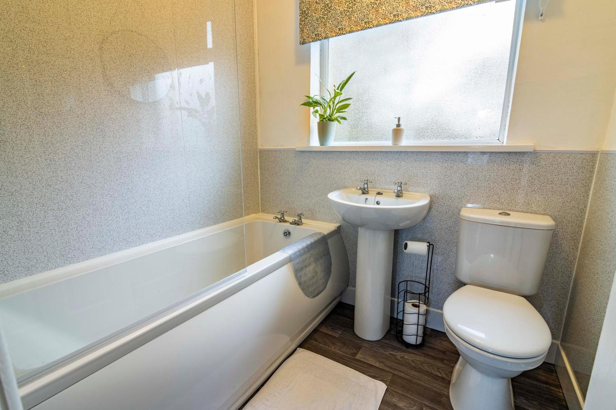 Lovely 4Bdr Home- Off Street Parking Sleeps 7 诺丁汉 外观 照片
